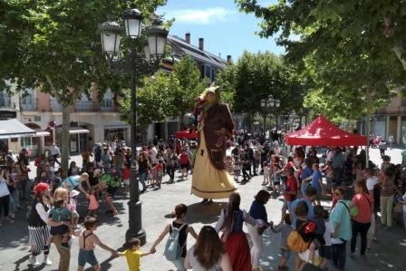 El Ayuntamiento de Legans recibe el reconocimiento de Unicef como "Ciudad amiga de la infancia" en la celebracin de la fiesta "A hombros de gigantes"