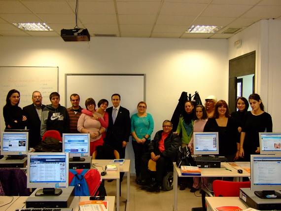 El edil de Asuntos Sociales entreg los diplomas del curso de Bsqueda de Empleo en Internet para discapacitados